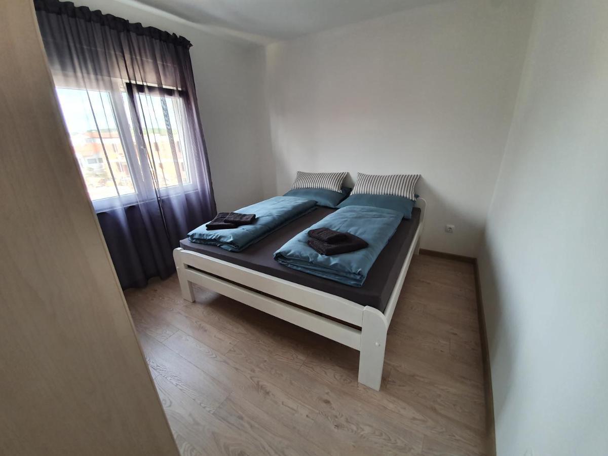 Apartmani Bozic-Tokic Krk Town Exterior photo
